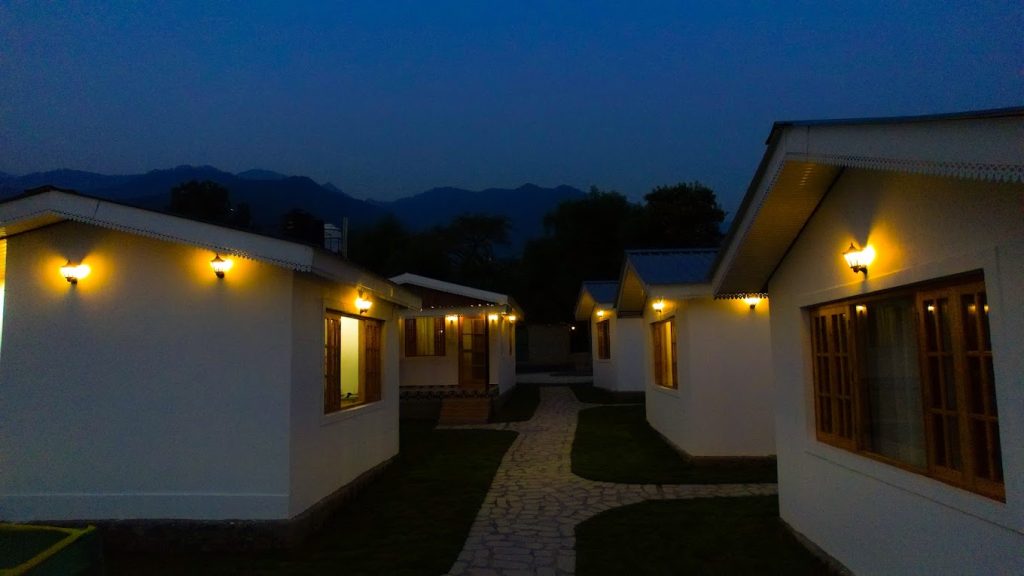 evening view saanjh cottages