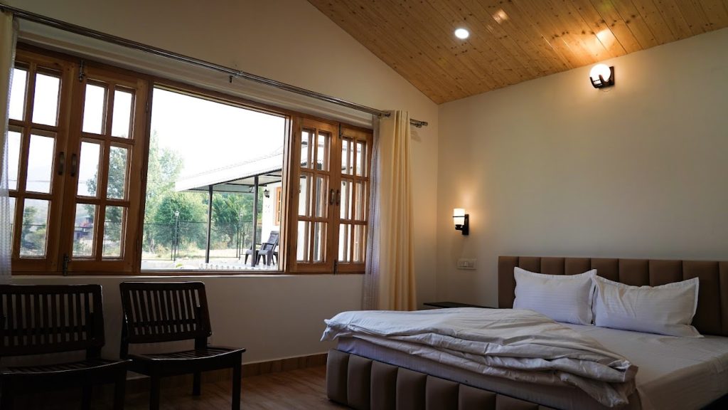 Family Cottage with Mountain View