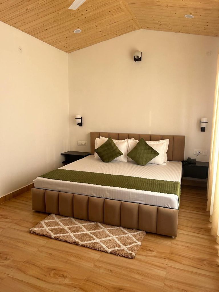 Horizon Cottage with Mountain View