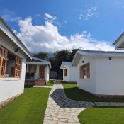 Mountain view hotel in Bir