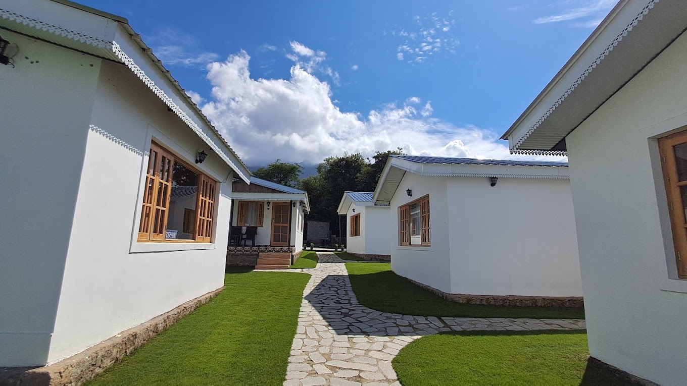 Mountain view hotel in Bir